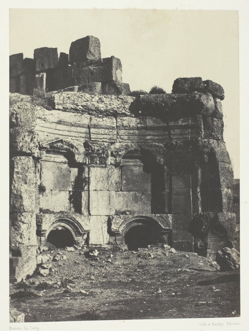 Baalbeck (Heliopolis), sol- og Jupitertemplernes halvcirkel; Syrien af Maxime Du Camp