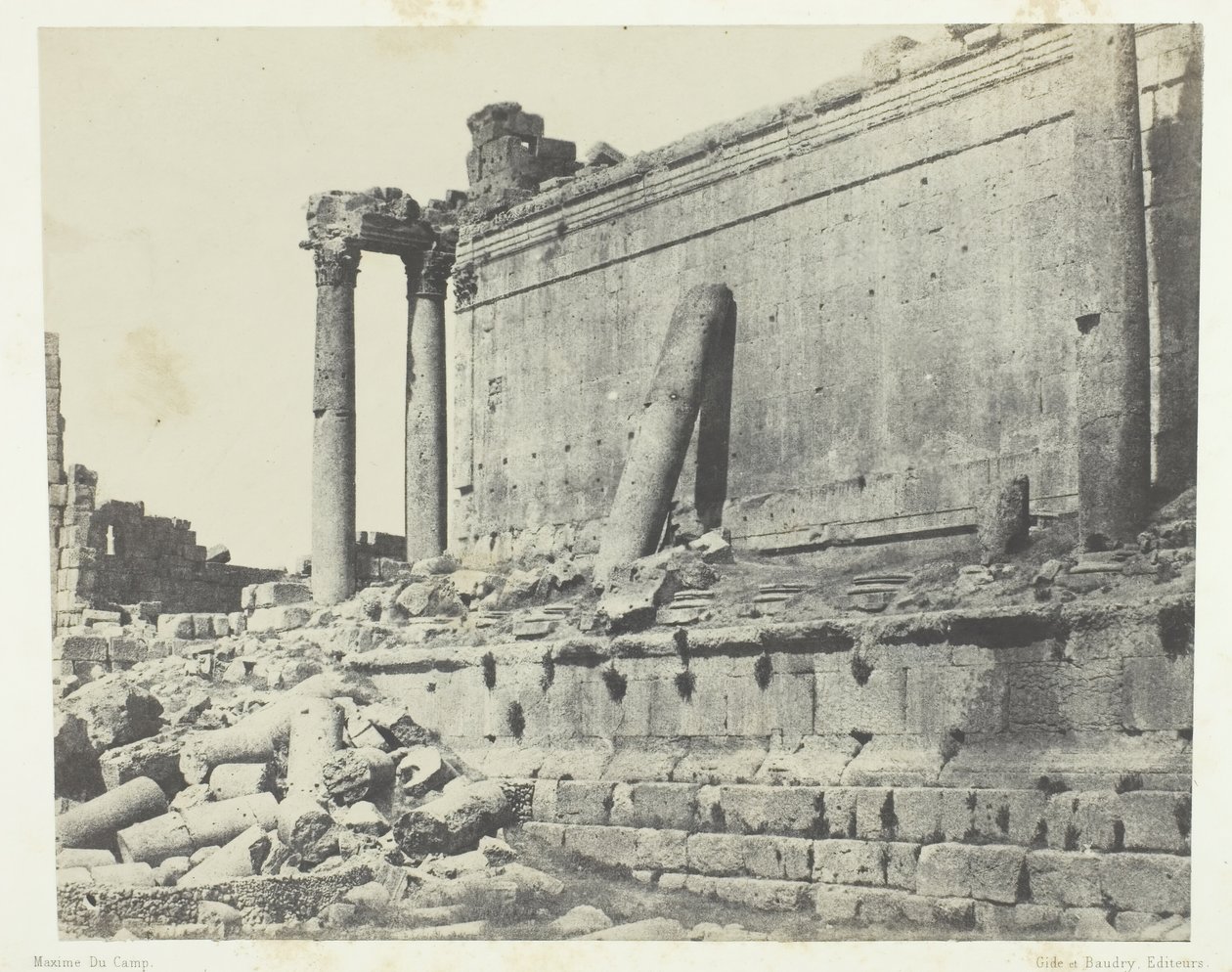 Baalbeck Heliopolis, Jupiters tempel, østlige facade, Syrien, 184951, trykt 1852. af Maxime Du Camp