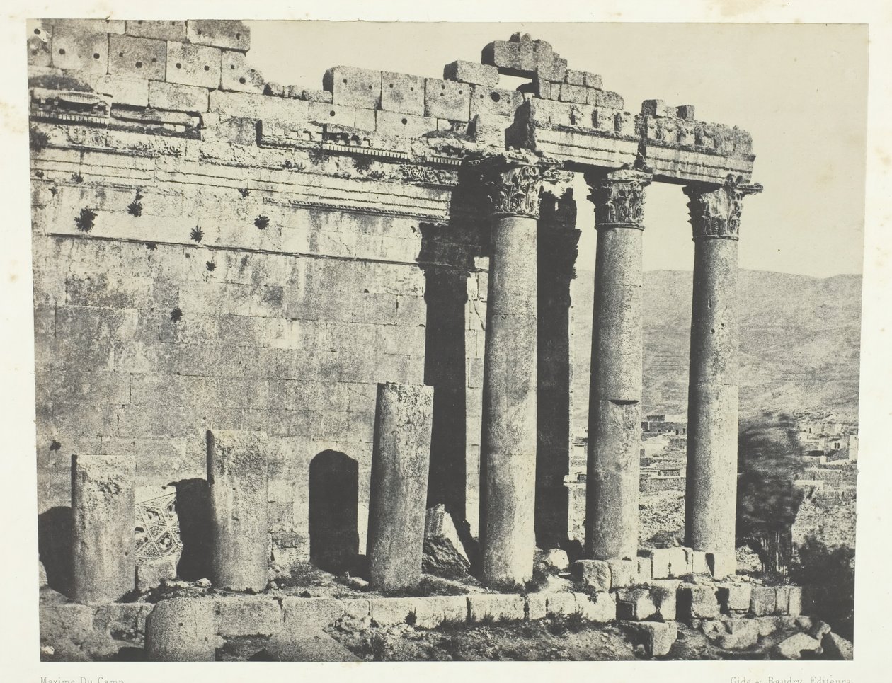 Baalbeck Heliopolis, Jupiters tempel, vestlig facade, Syrien, 184951, trykt 1852. af Maxime Du Camp