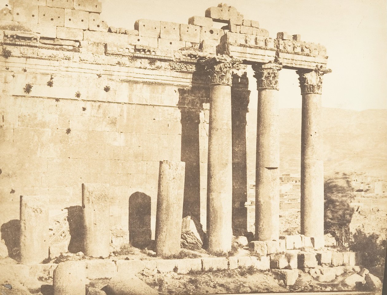 Den vestlige søjlegang af Jupitertemplet ved Baâlbek Heliopolis, 15. september 1850. af Maxime Du Camp
