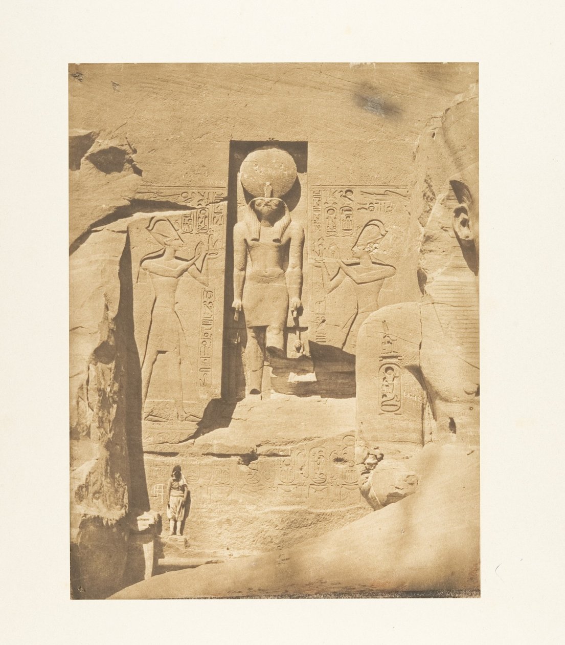 Dekoration des Eingangs des großen Spéos von Abousembil (Der Gott Phré empfängt die Opfergaben von Ramses dem Großen) af Maxime Du Camp