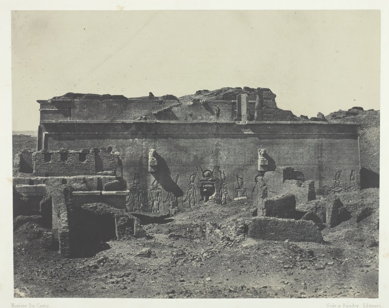 Bagfacade, Dendera Teutyres store tempel, Øvre Egypten, 184951, trykt 1852. af Maxime Du Camp