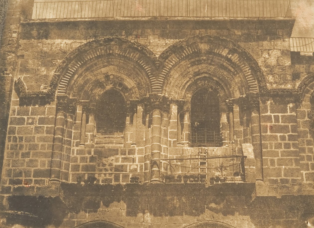 Facade af Den Hellige Gravs Kirke, i Jerusalem nr. 2 øverste del, august 1850. af Maxime Du Camp