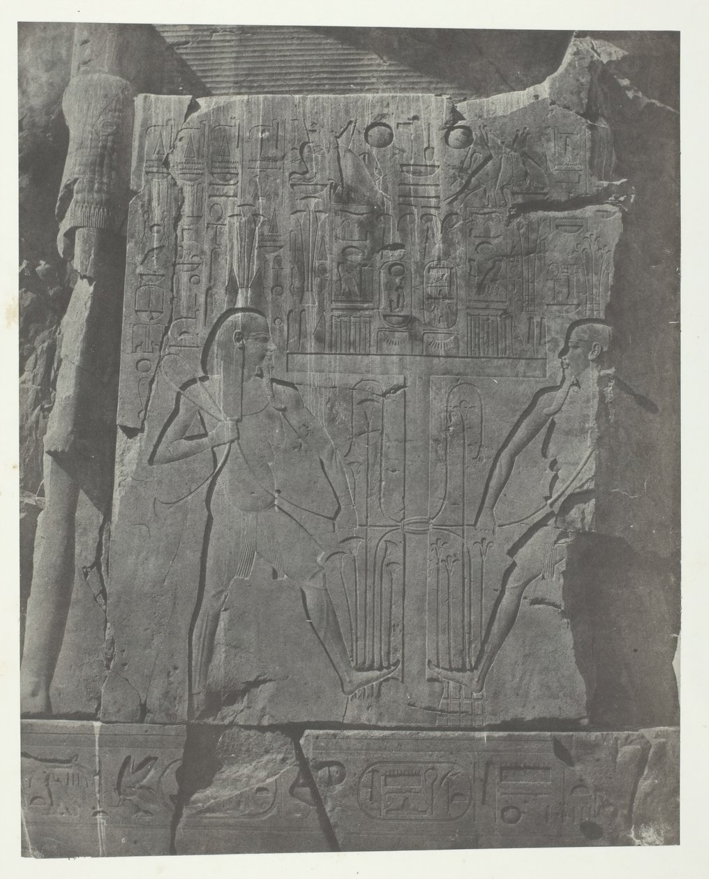 Gournah, Skulpturer fra Kolossernes Throne, Theben, 184951, trykt 1852. af Maxime Du Camp