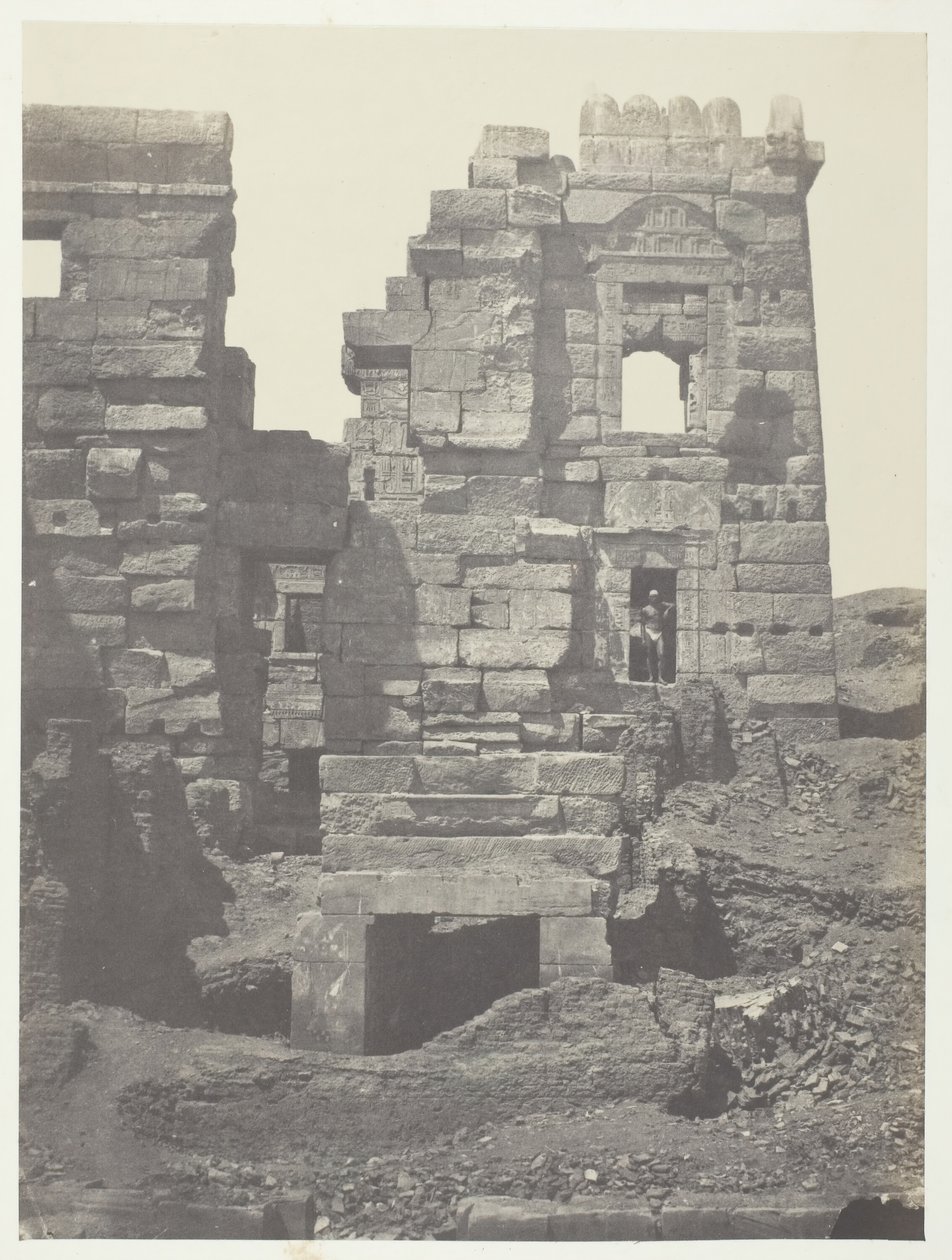 Medinet-Habou, nordlige facade af Gyneceum i Ramses-Méiamoun, Theben, 184951. af Maxime Du Camp