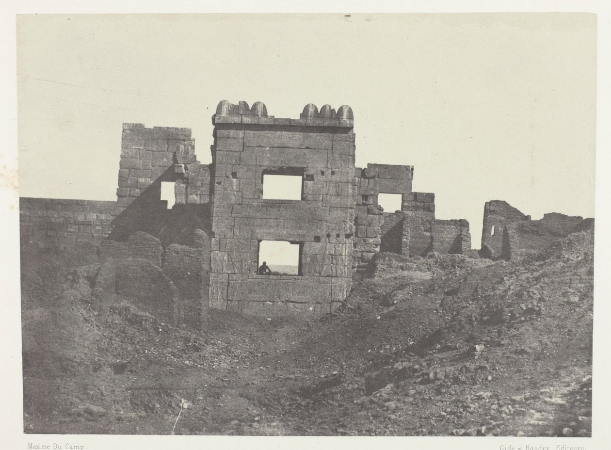 Medinet-Habou, den østlige facade af Gynécée de Ramsès-Mèiamoun; Theben af Maxime Du Camp