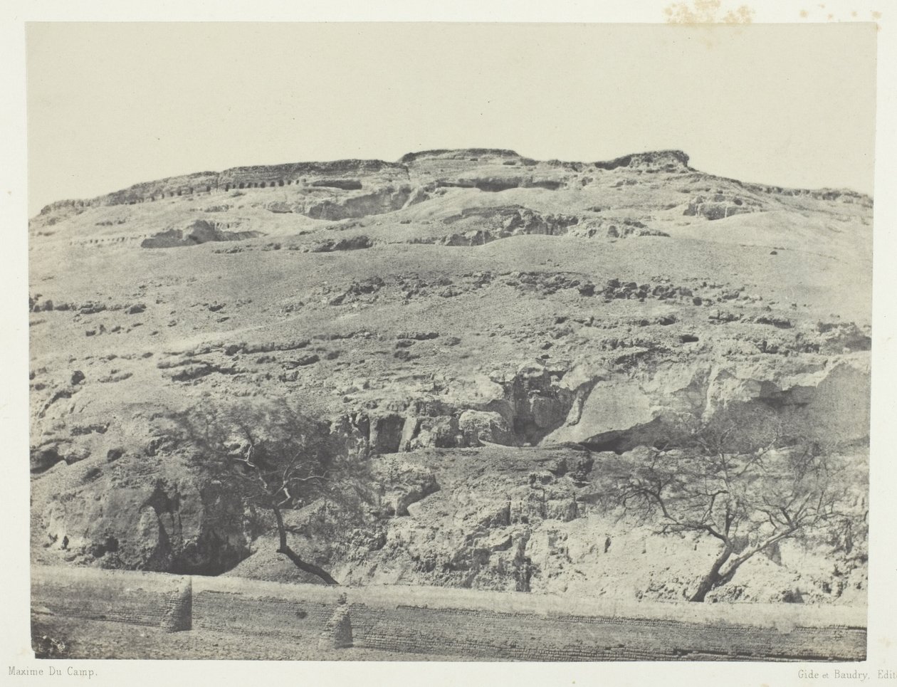 Nekropolis i det gamle Lykopolis, Øvre Egypten, planche 12 fra albummet "Egypte, Nubie, Palestine et Syrie" (1852) af Maxime Du Camp