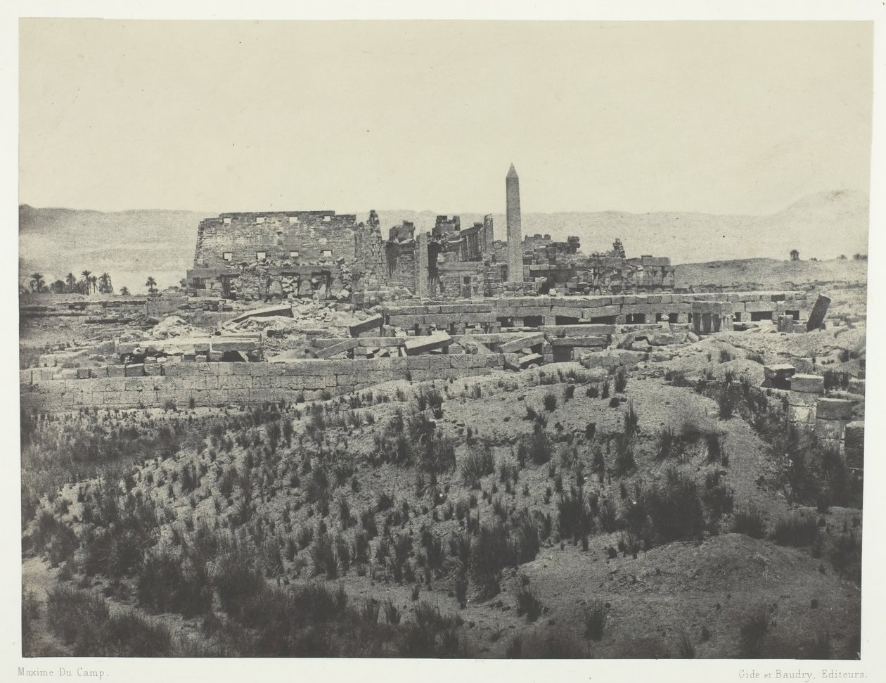 Karkak Palace, General View of the Ruins, Looking East, Theben, 184951, trykt 1852. af Maxime Du Camp