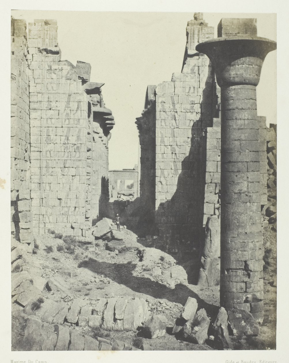 Karnak-paladset, Bubastitternes domstol og hovedindgangen til Hypostyle Hall; Theben af Maxime Du Camp