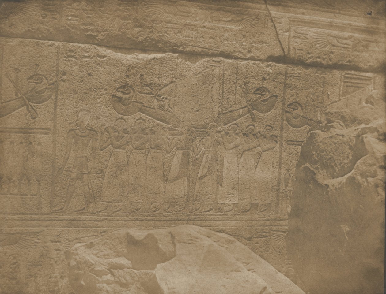 Karnak-paladset, udvendige udskæringer af granithelligdommen., 1849-51. af Maxime Du Camp