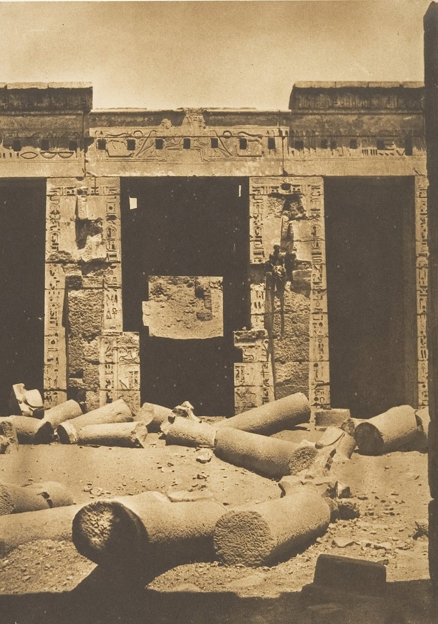 Søjler i gården til Rhamses-Meiamoun-paladset ved Medinet-habou Theben, 1849-50. af Maxime Du Camp