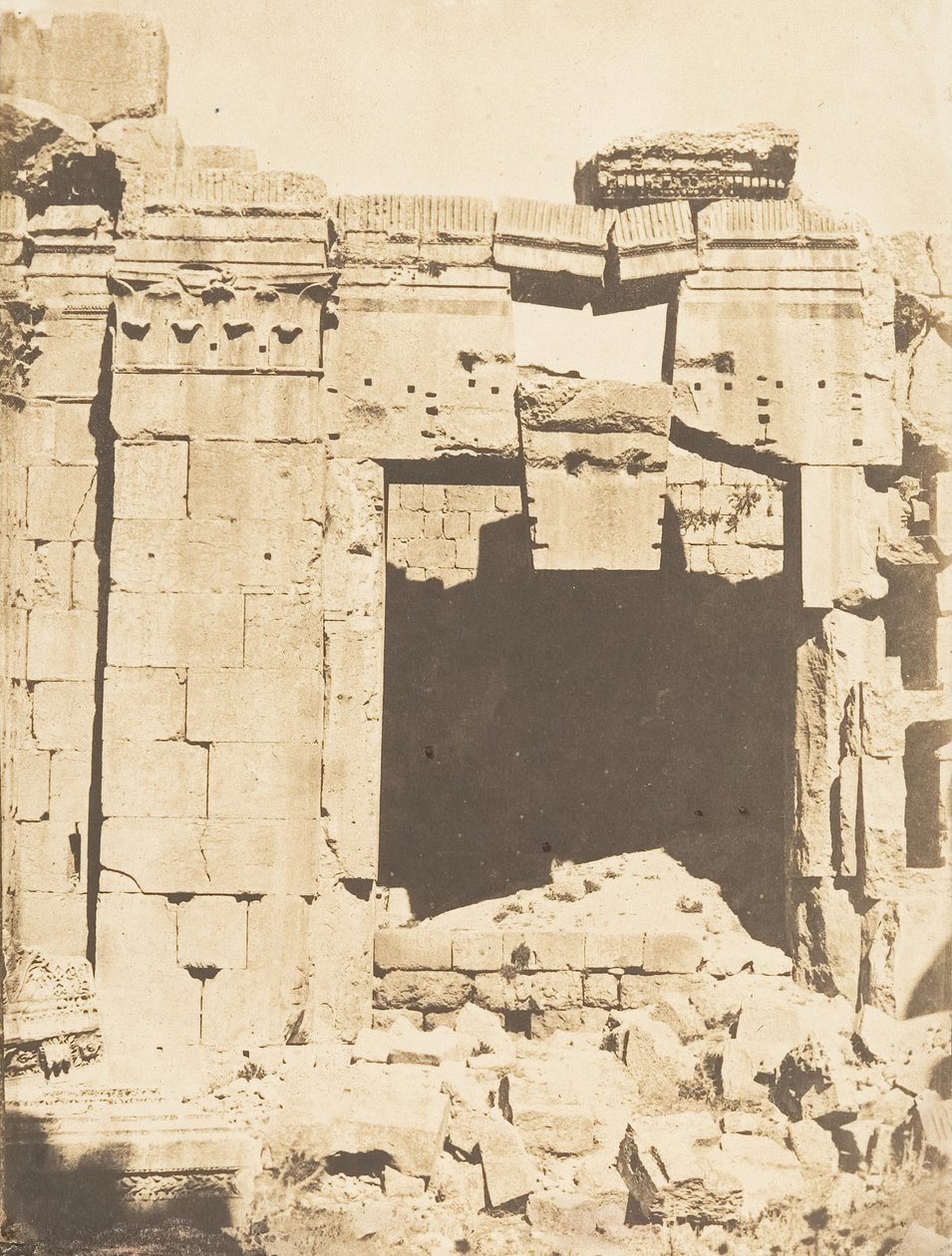 Porten til Jupitertemplet i Baalbek Heliopolis, september 1850. af Maxime Du Camp