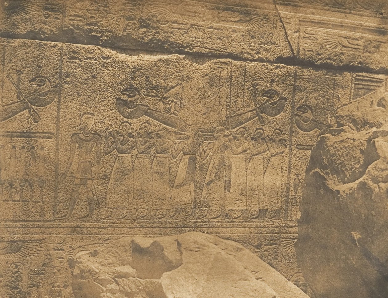 Udvendige skulpturer af granithelligdommen i Karnac-paladset Thebes Philippe-A..., 1849-50. af Maxime Du Camp