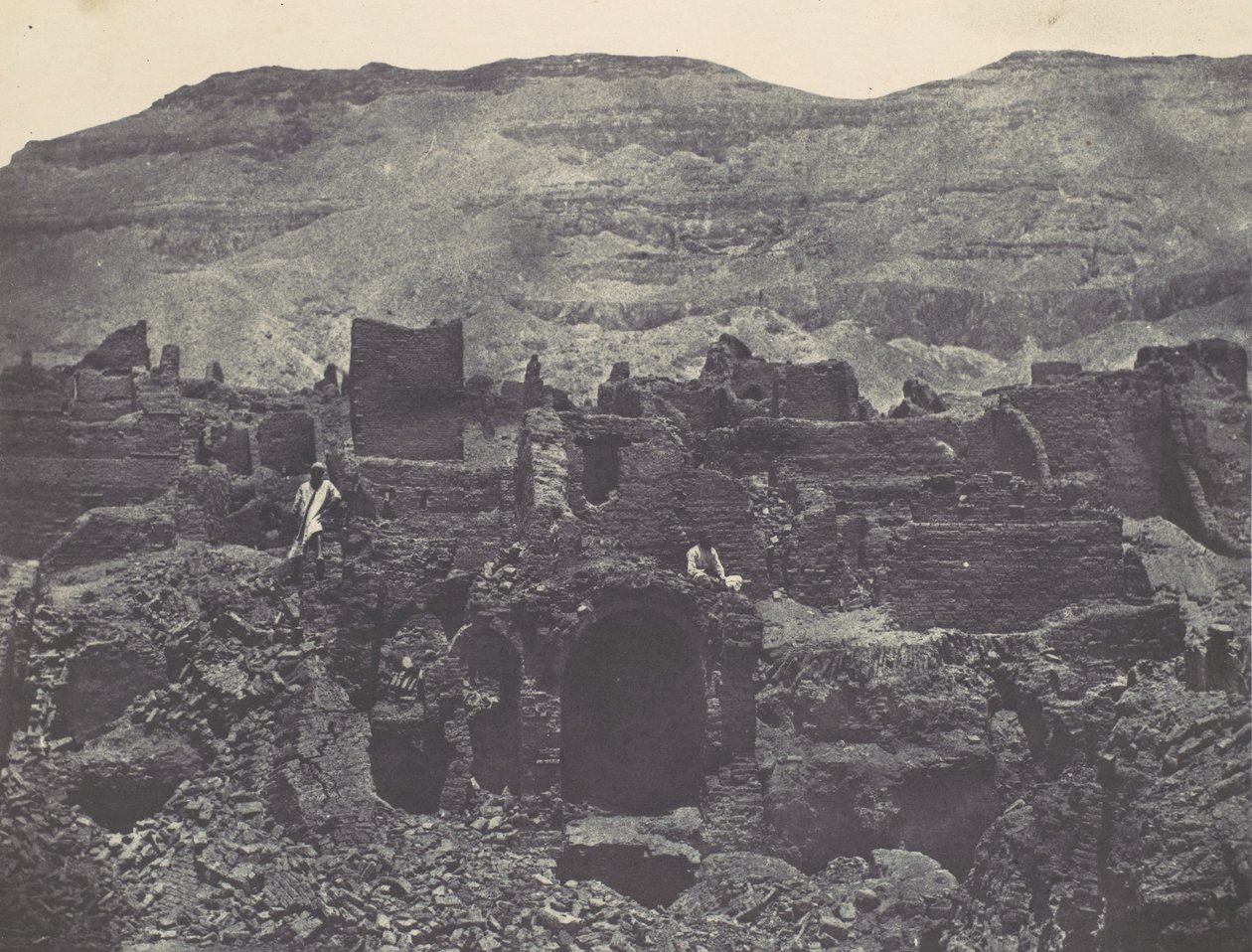 Theben. Medinet-Habou. Ruinerne af byen Papa, 1850. af Maxime Du Camp