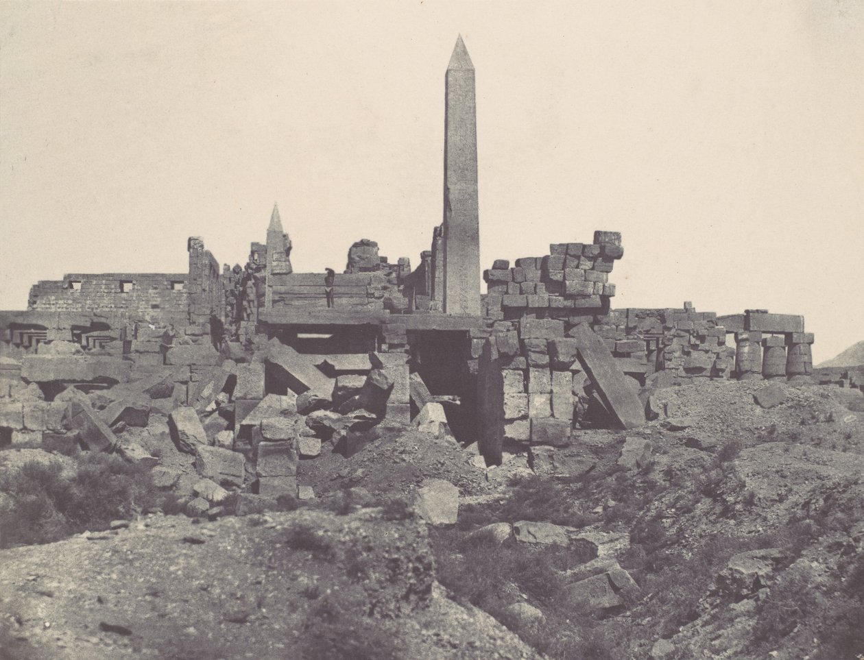 Theben. Karnak Palace. Granit Sanctuary and Hypostyle Hall, 1850. af Maxime Du Camp