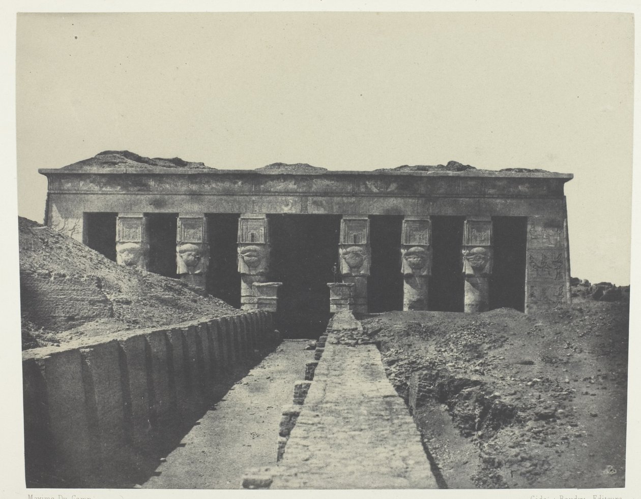 Generel udsigt, Denderas store tempel (Teutyres), Øvre Egypten af Maxime Du Camp