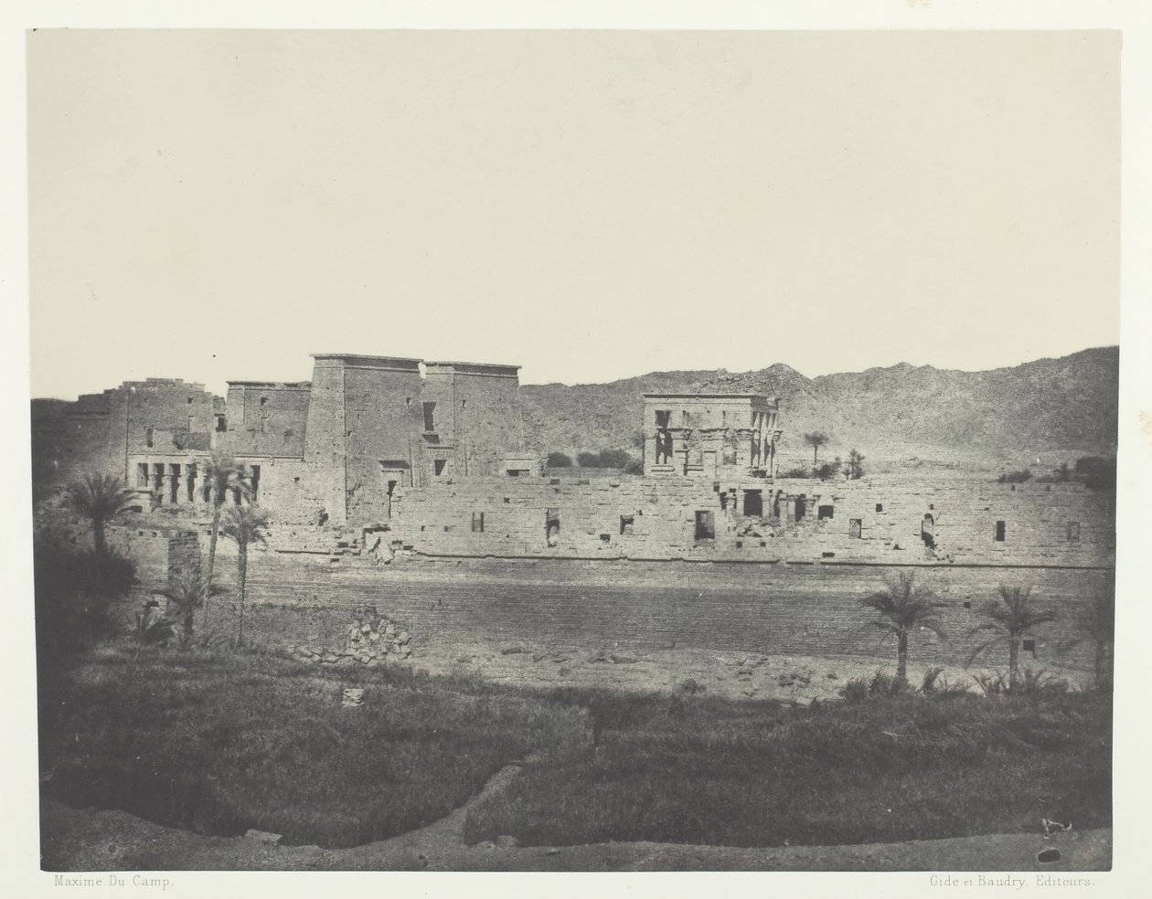 Udsigt taget fra øen Beghé, Looking West, Philoe, Nubia, 184951, trykt 1852. af Maxime Du Camp