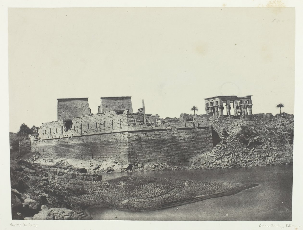 Udsigt fra den sydvestlige vinkel, Philoe, Nubia, 184951, trykt 1852. af Maxime Du Camp