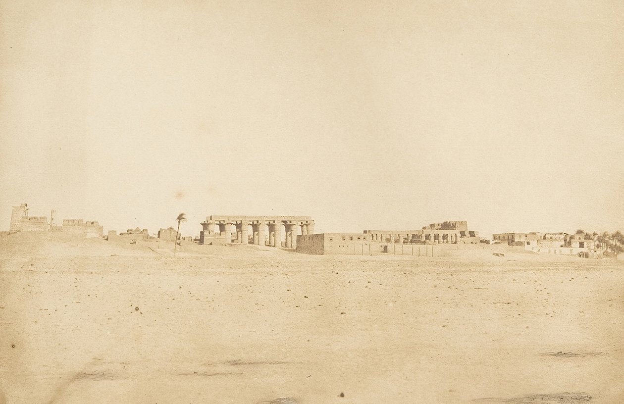 Generelt syn på ruinerne af Luxor, taget fra West Theben, 1849-50. af Maxime Du Camp