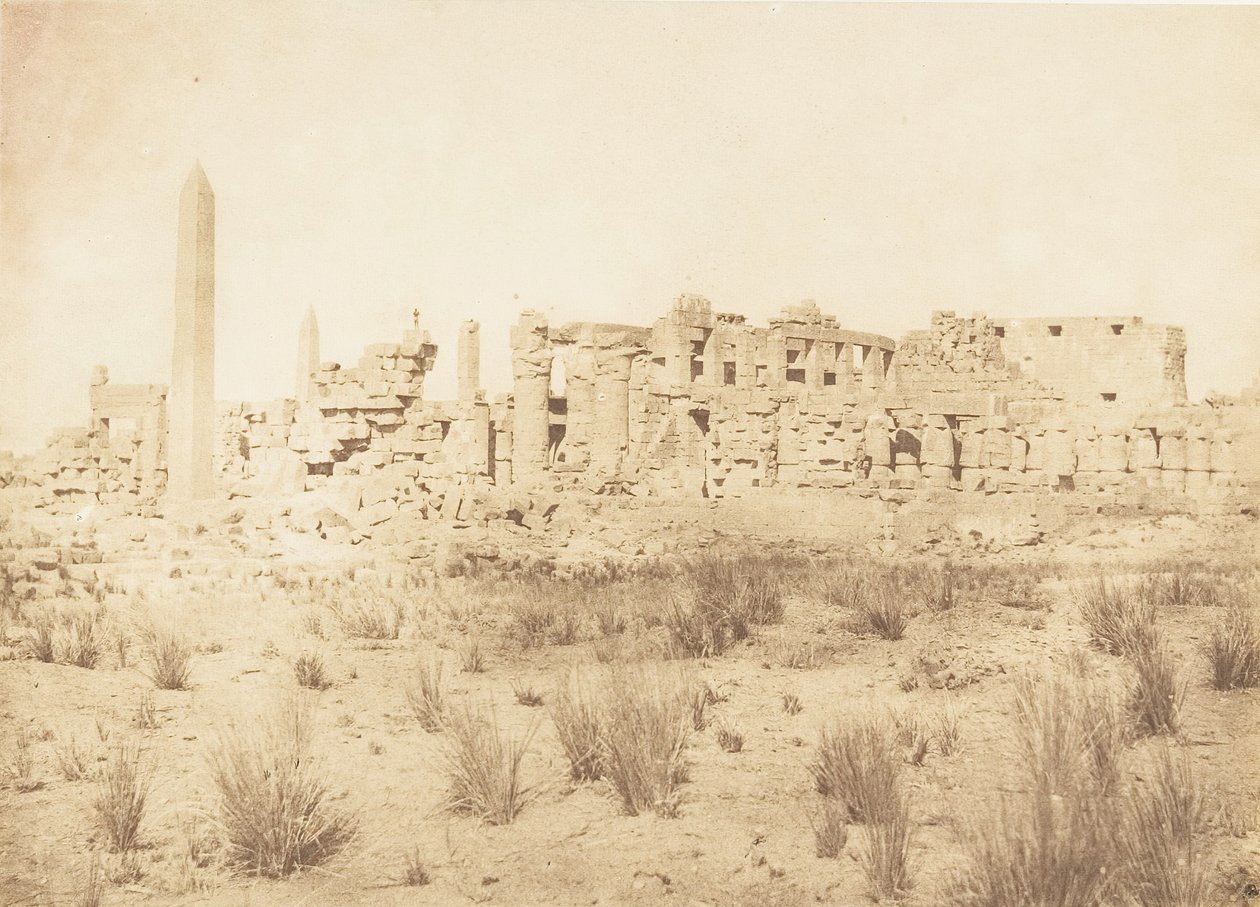 Generelt billede af ruinerne af Karnac-paladset, taget fra nord, 1849-50. af Maxime Du Camp
