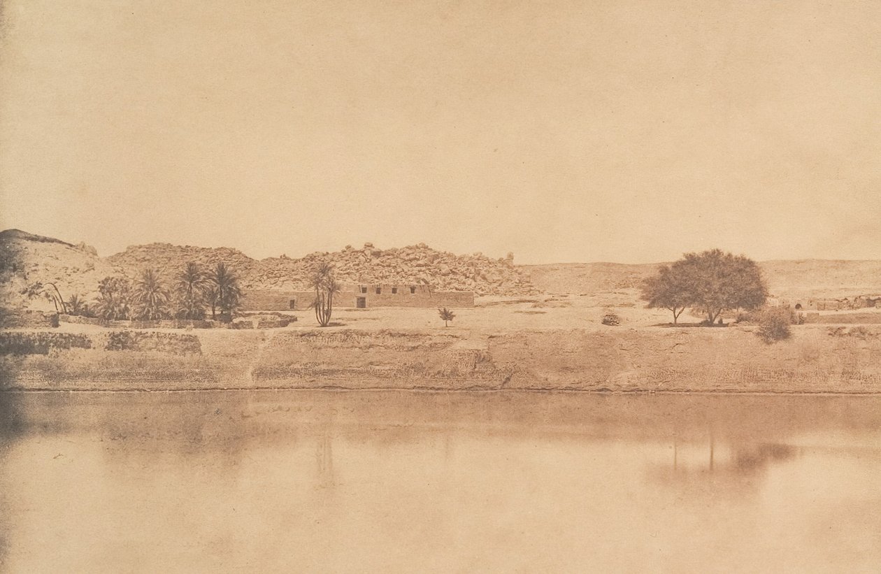 Udsigt taget øst for Philae - landsbyen Abou-Kouli, Aswan Road, 1849-50. af Maxime Du Camp