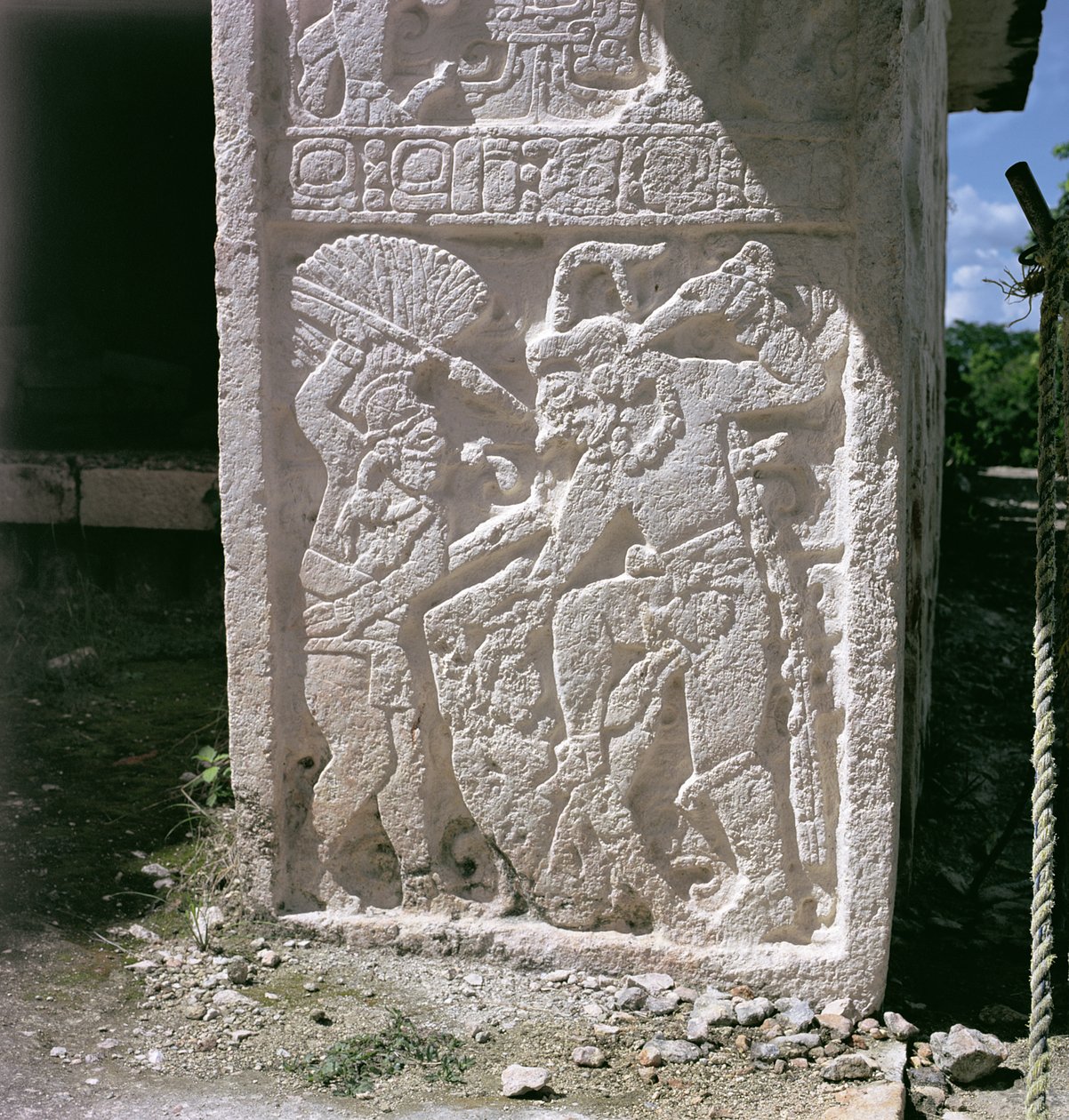 Udskåret overligger, fra bagsiden af masketemplet, senklassisk periode (600-900 e.Kr.) af Mayan