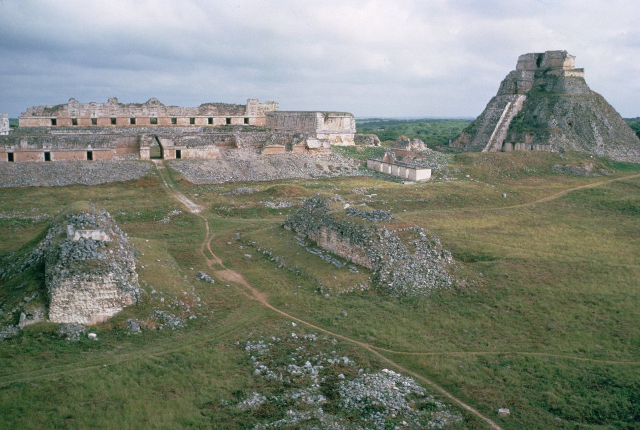 El Castillo og nonneklostret af Mayan