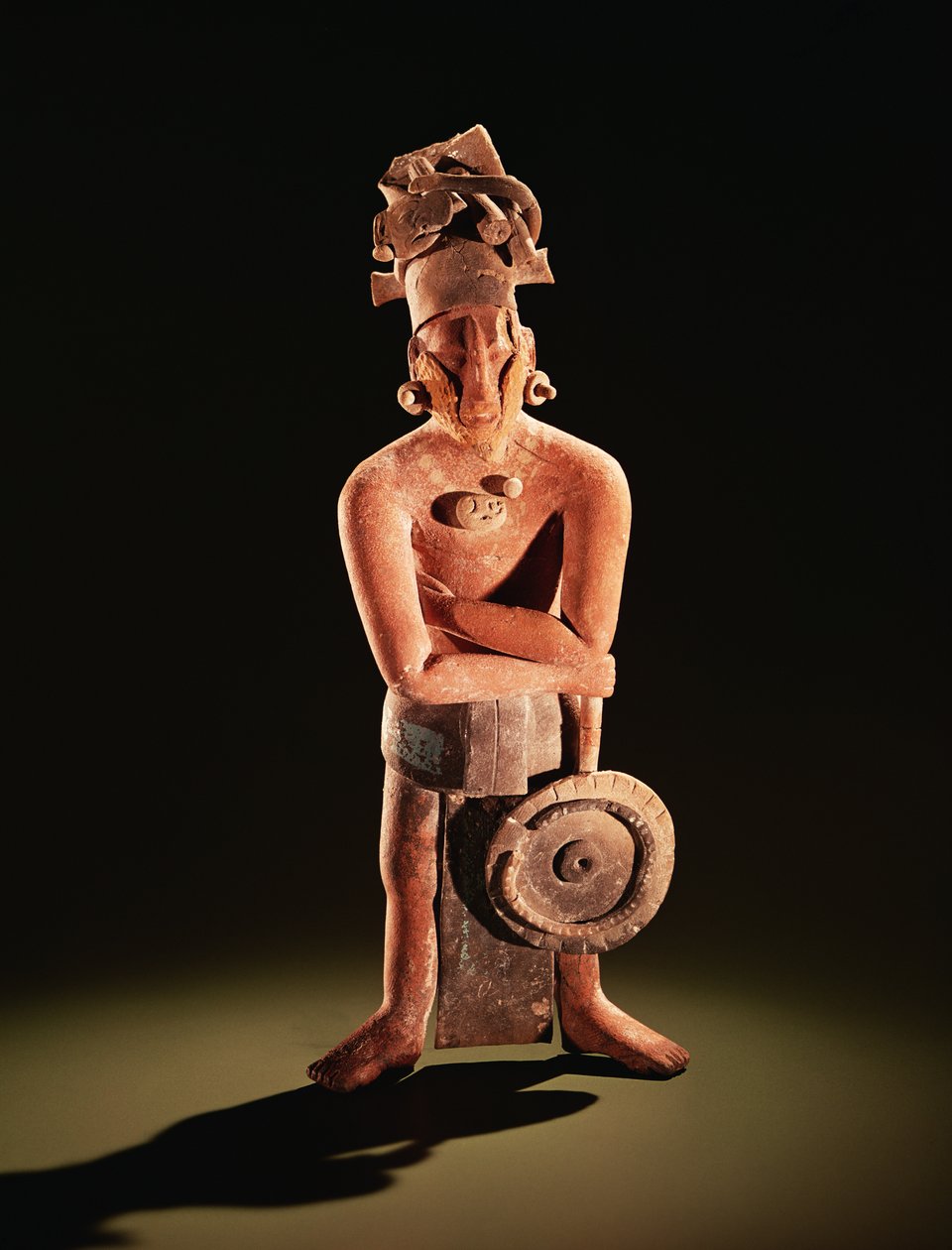 Figur af en kriger med et skjold (lertøj) af Mayan