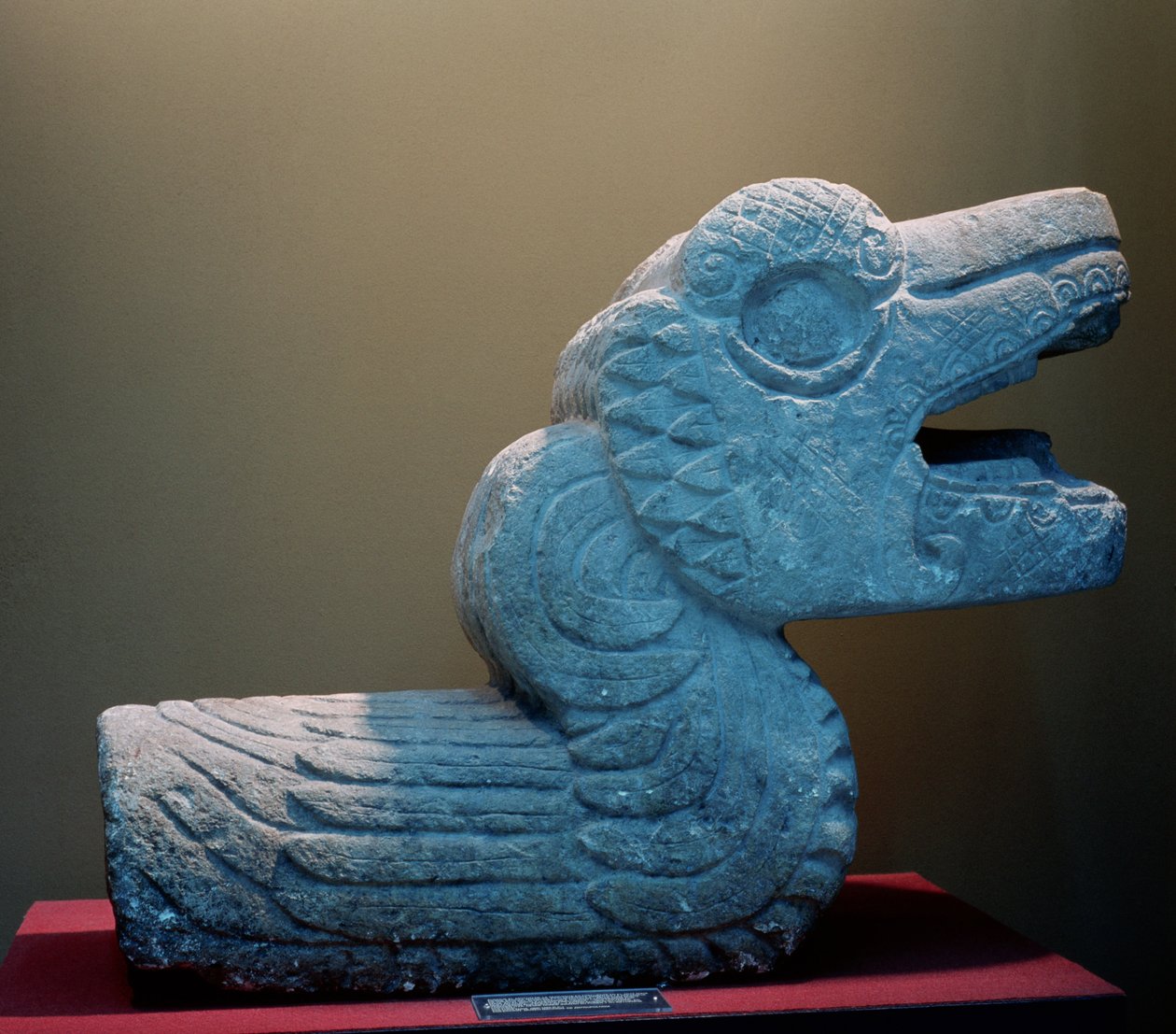 Plumed Serpent, 800-900 AD (farvet sten) af Mayan