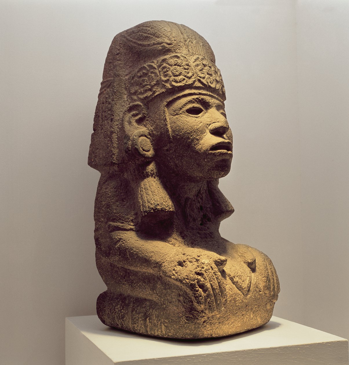 Potte i form af en knælende figur, 800-1200 af Mayan
