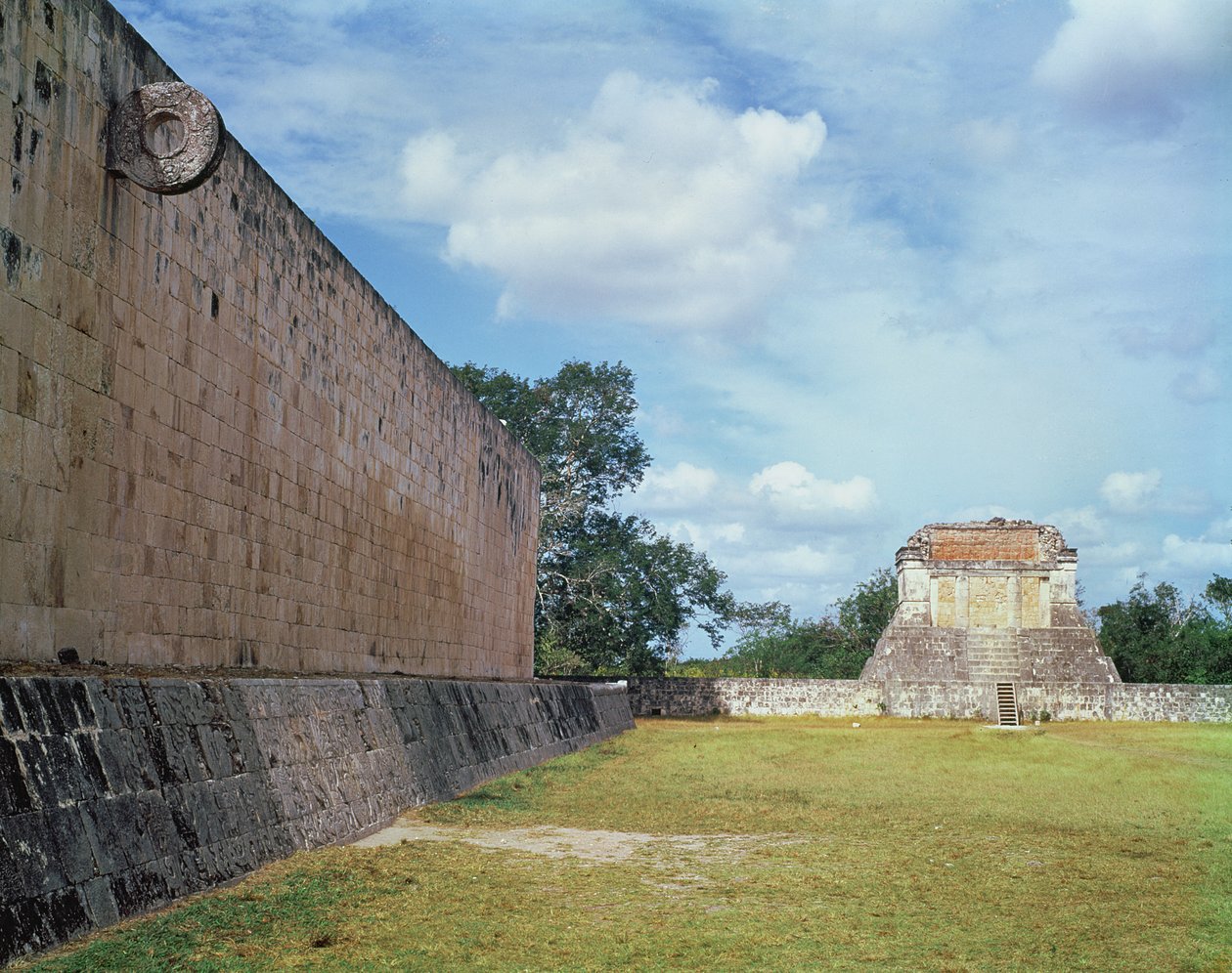 Boldbanens væg, sandsynligvis færdiggjort i den tidlige postklassiske periode, ca. 900-1200 e.Kr. af Mayan
