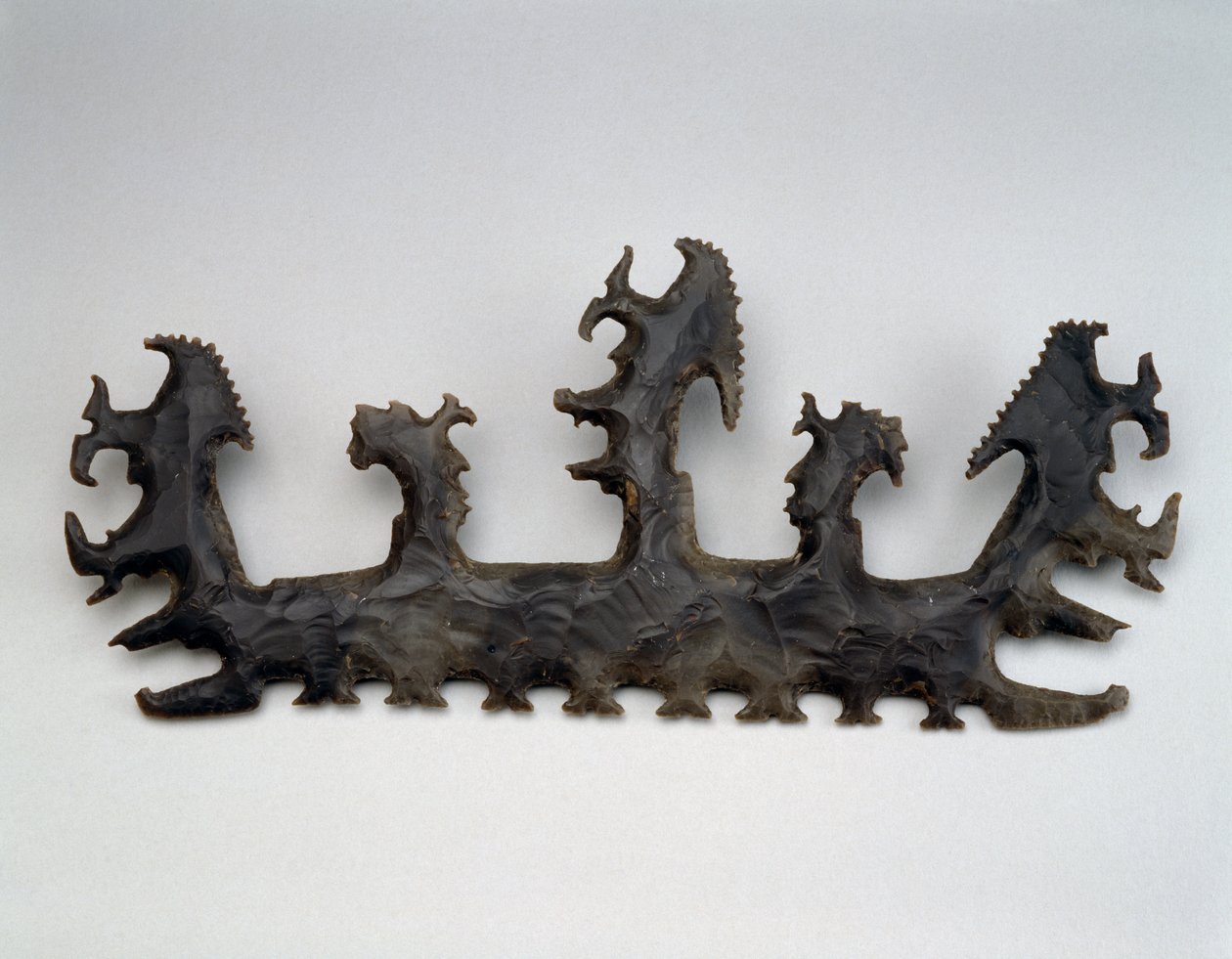 Ceremoniel flint med Gud K og to herrer i en monsterhovedet kano, Guatemala, Late Classic, 550-800 (flint) af Mayan