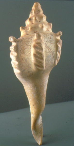Conch shell blækholder påskrevet med glyffer (skal) af Mayan