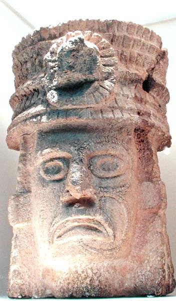 Figur iført en fjerhue, 500-800 e.Kr. af Mayan