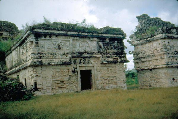 Nonnekloster og anneks af Mayan