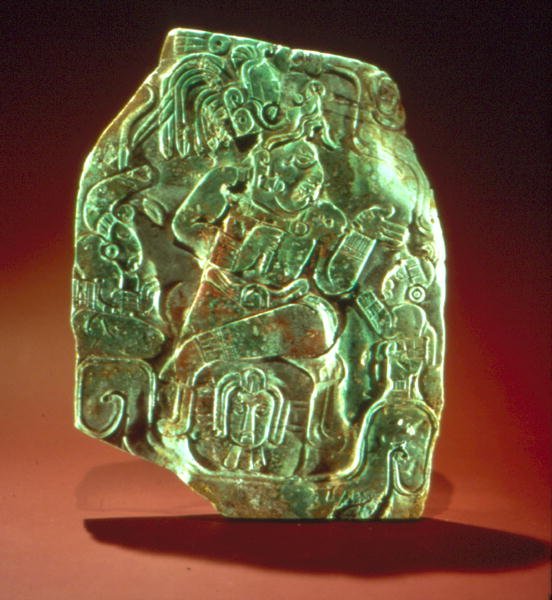 Plade, der forestiller en konge med hofmænd (jade) af Mayan