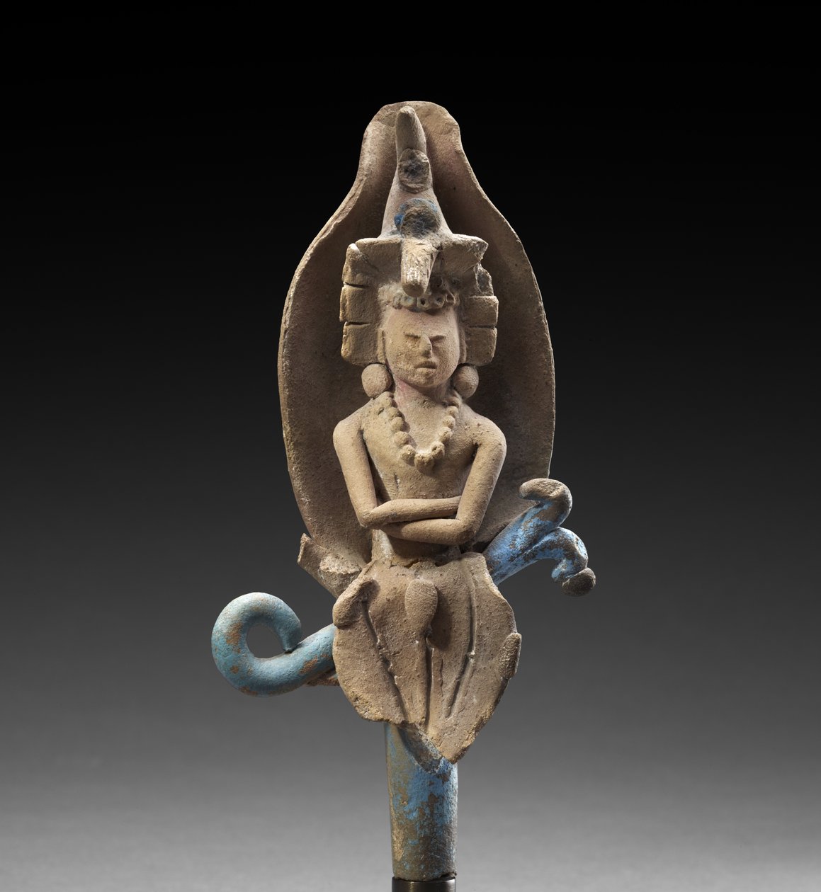 Majsgud i majsskal, AD 600-900 (lertøj med spor af polykromt pigment) af Mayan
