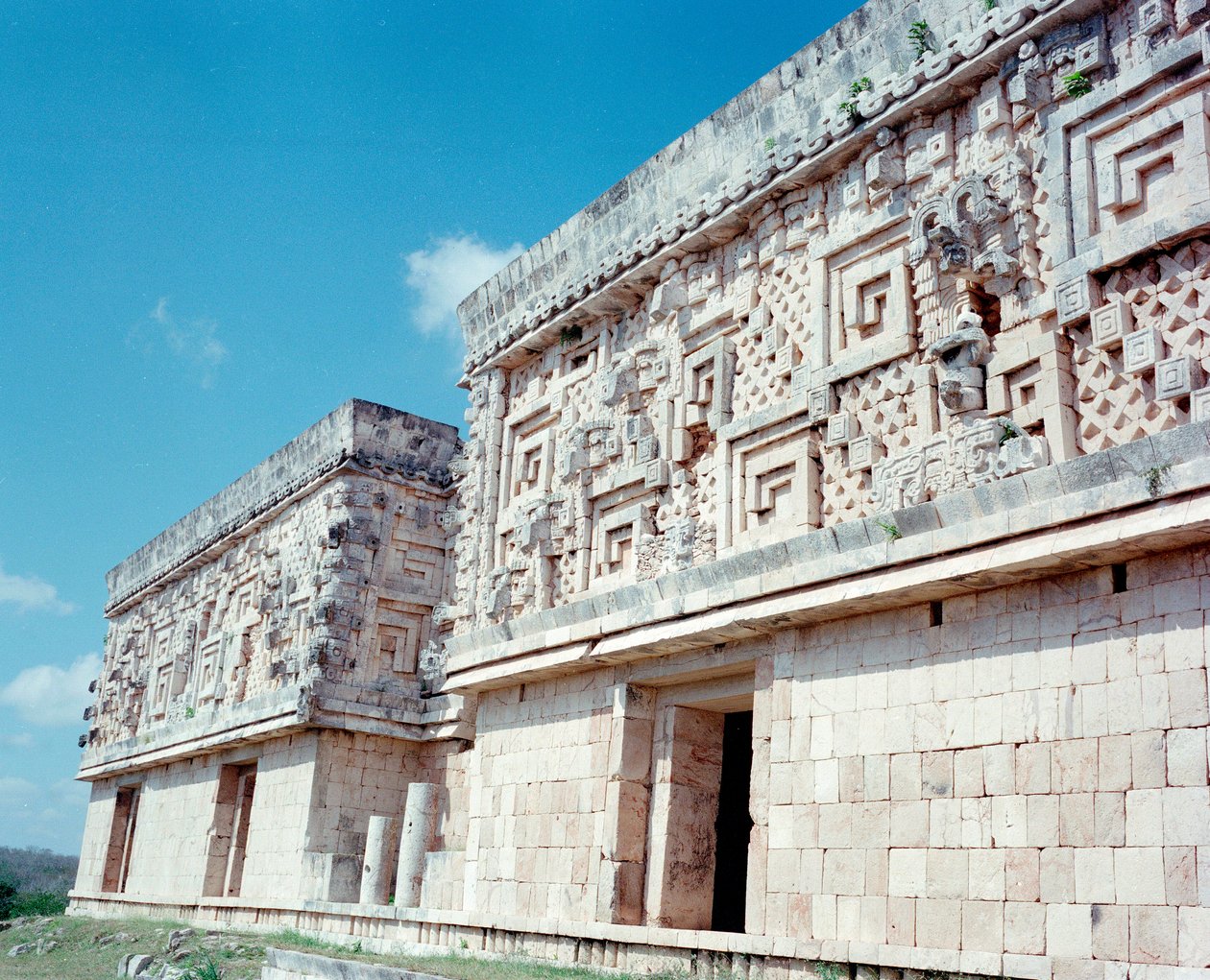 Før colombiansk civilisation: udsigt over stedet for Uxmals gamle maya-hovedstad, Puuc-stil. North Yucatan 600-900 AD: spåmandens pyramide. Mexico af Mayan