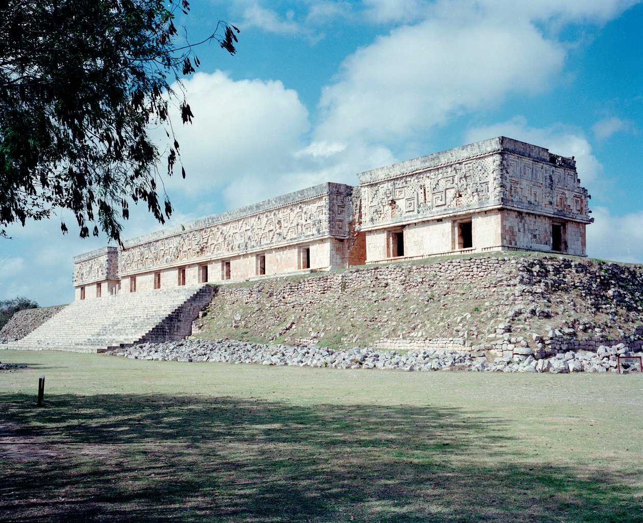 Før colombiansk civilisation: udsigt over stedet for Uxmals gamle maya-hovedstad, Puuc-stil. North Yucatan 600-900 e.Kr.: spåmandens pyramide. Mexico af Mayan