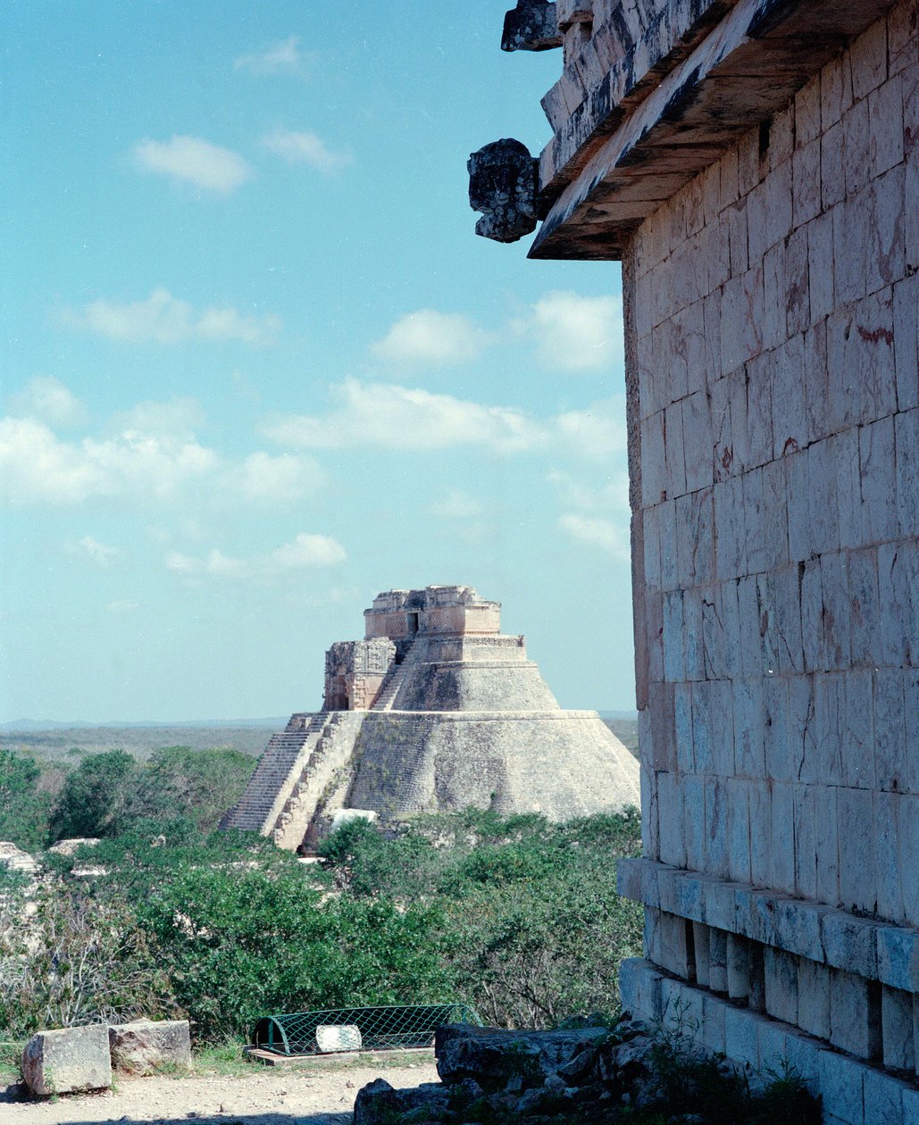 Før colombiansk civilisation: udsigt over det øvre tempel på stedet for Uxmals gamle maya-hovedstad, Puuc-stil. Nord Yucatan 600-900 e.Kr. Mexico af Mayan