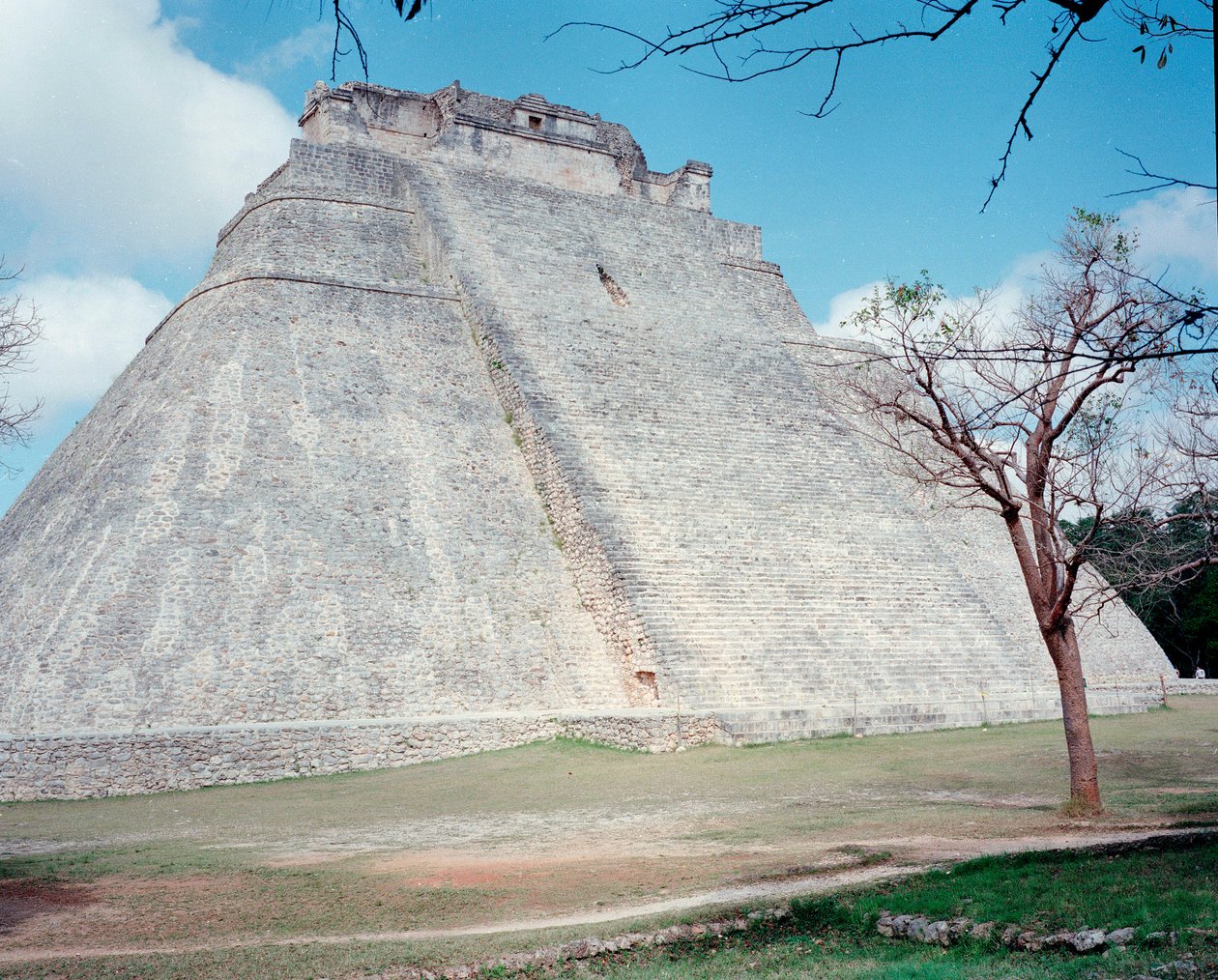 Før colombiansk civilisation: udsigt over det øvre tempel på stedet for Uxmals gamle maya-hovedstad, Puuc-stil. Nord Yucatan 600-900 e.Kr. Mexico af Mayan
