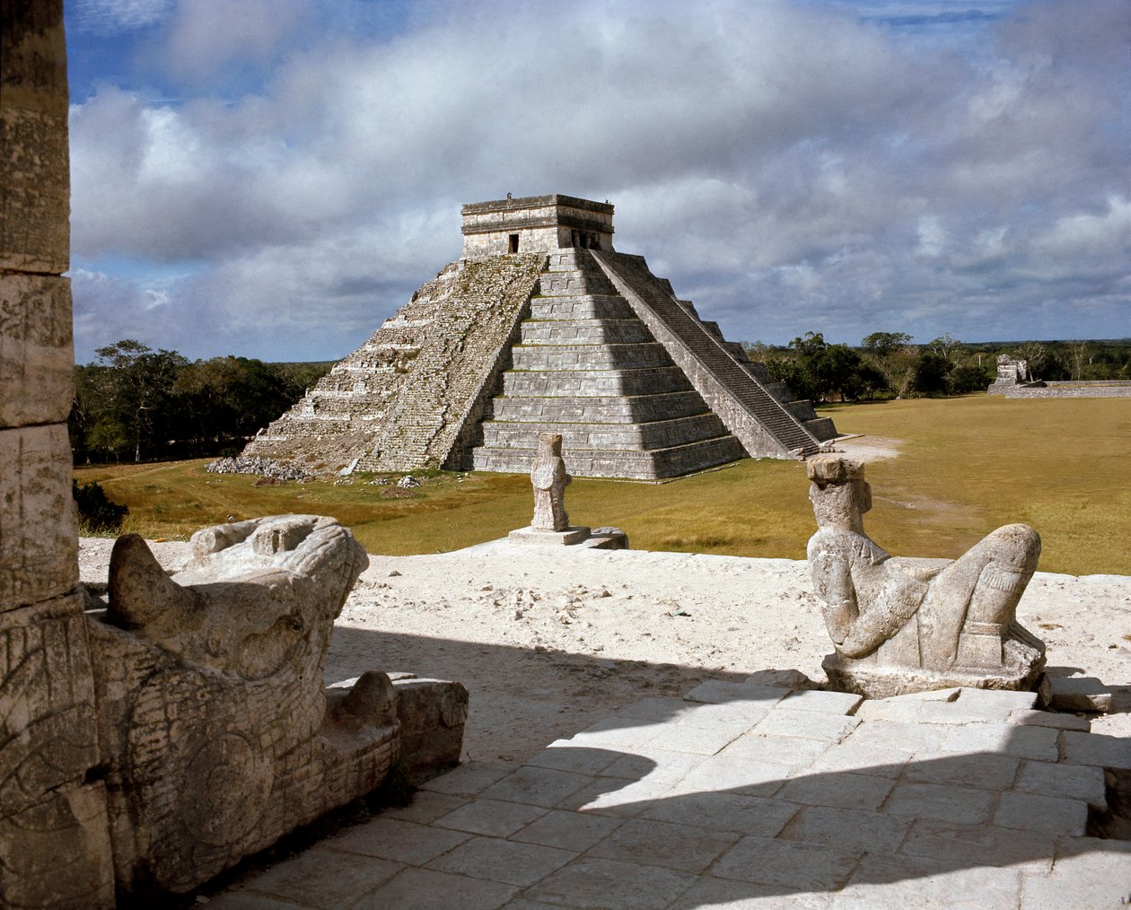 Castillo fra krigernes tempel, 750-1200 af Mayan
