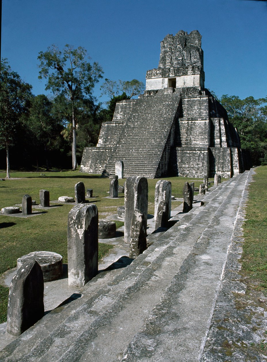 Udsigt over tempel II eller tempel for maskerne Tikal, 7. til 8. århundrede af Mayan