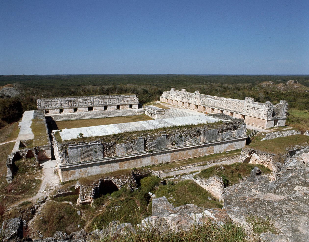 Udsigt over nonneklosterfirkanten, 9.-10. århundrede af Mayan
