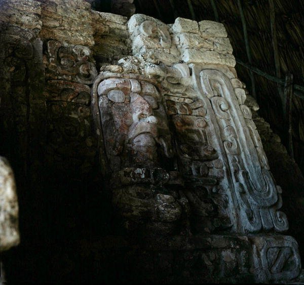 Arkitektonisk maske, Mascaronernes tempel, Kohunlich, Yucatan-halvøen, Mexico, tidlig klassisk periode (300-600 e.Kr.) (sten og stuk) af Mayan Mayan