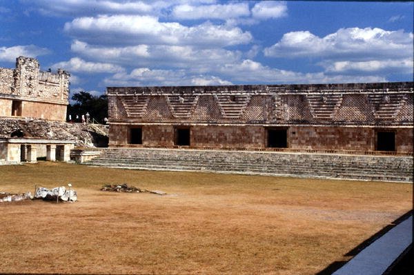 East Building of the Nunnery Quadrangle, Late Classic Maya, ca. 700-900 AD (foto) af Mayan Mayan