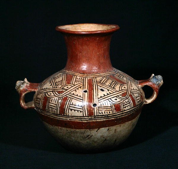 Begravelsesurne med huller fra Utatlan (Cumarcaaj), Quiche, Guatemala, Mellemamerika, Post Classic Period (terracotta) af Mayan Mayan