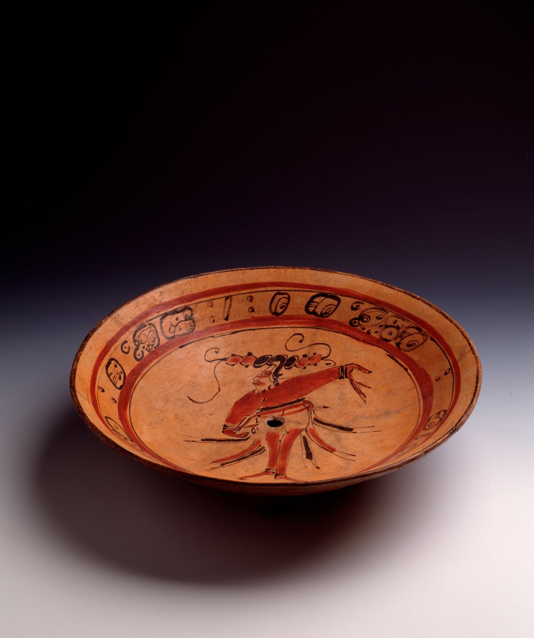Præcolumbiansk kunst, Maya-civilisation, klassisk periode: stativvase i malet ler. Fra Peten, Guatemala. Sol. h. 7,7 x diam. 35,2 cm Guatemala City, Nationalmuseet for arkæologi og etnologi af Mayan Mayan