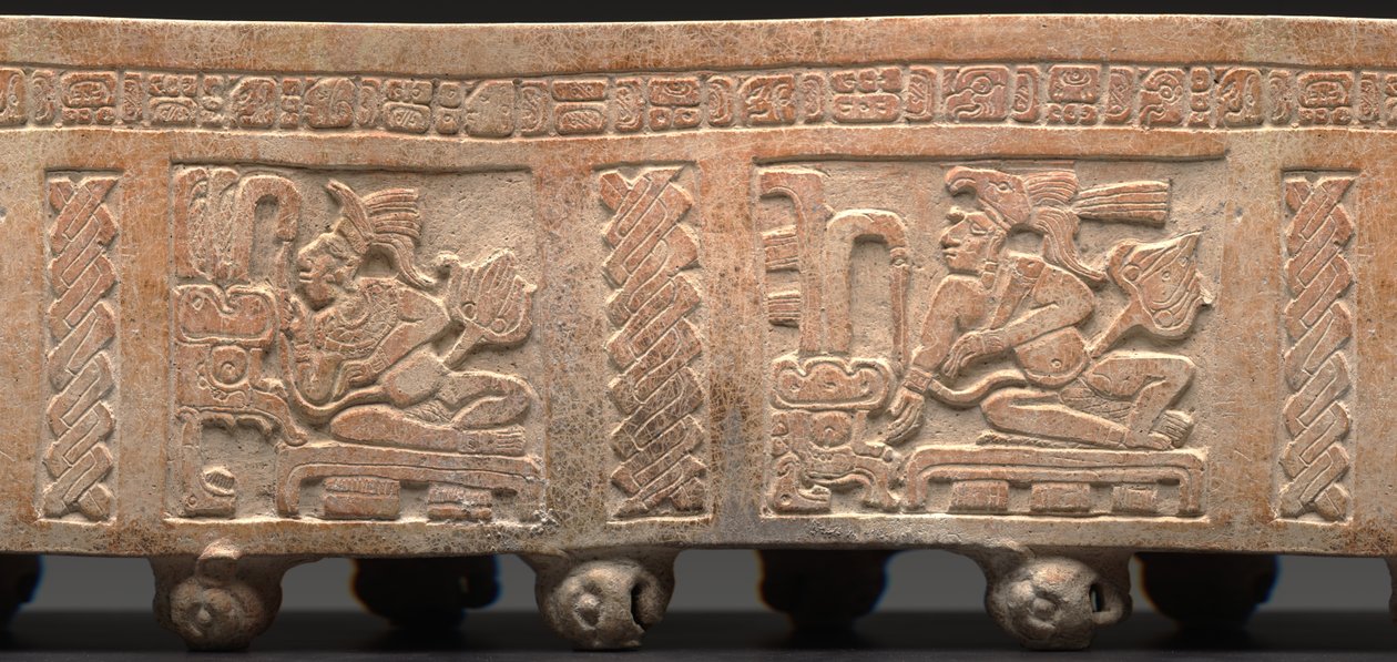 Trebenet cylinder, udskåret: Tronende herre med glyfisk tekst, 650-900 e.Kr. (keramik) af Mayan Mayan