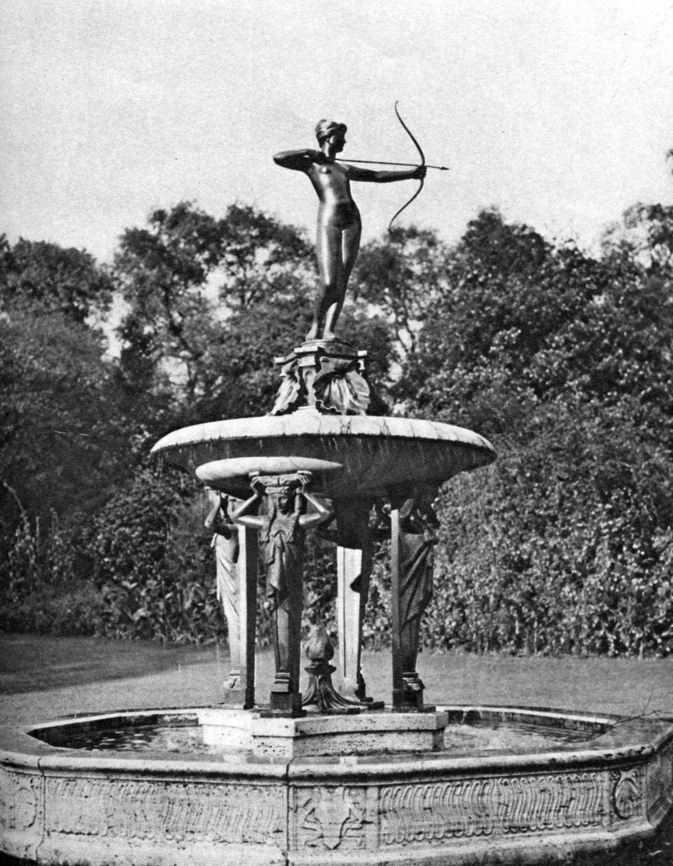 Artemis springvand, Hyde Park, London, 1926-1927 af McLeish
